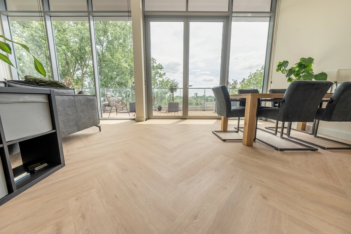 Floer Walvisgraat Click PVC – Gaia Grijsbeige - Afbeelding 11