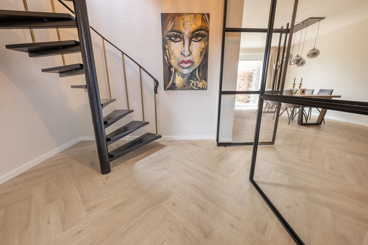 Floer Walvisgraat Click PVC – Gaia Grijsbeige - Afbeelding 4