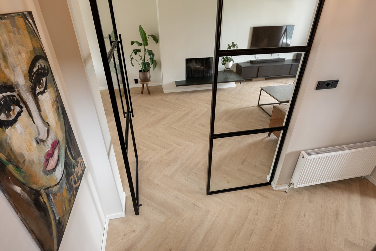 Floer Walvisgraat Click PVC – Gaia Grijsbeige - Afbeelding 10